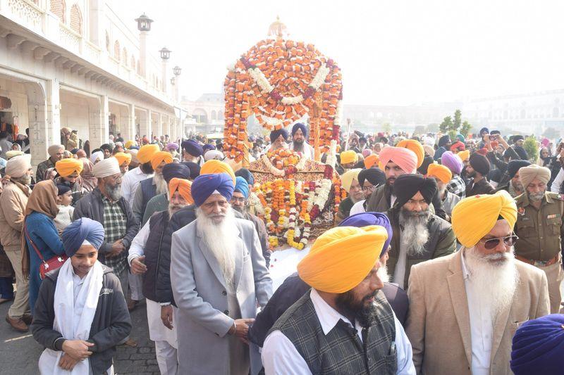 Nagar kirtan taken out to celebrate Guru Gobind Singh’s birth anniversary in Amritsar - The Tribune